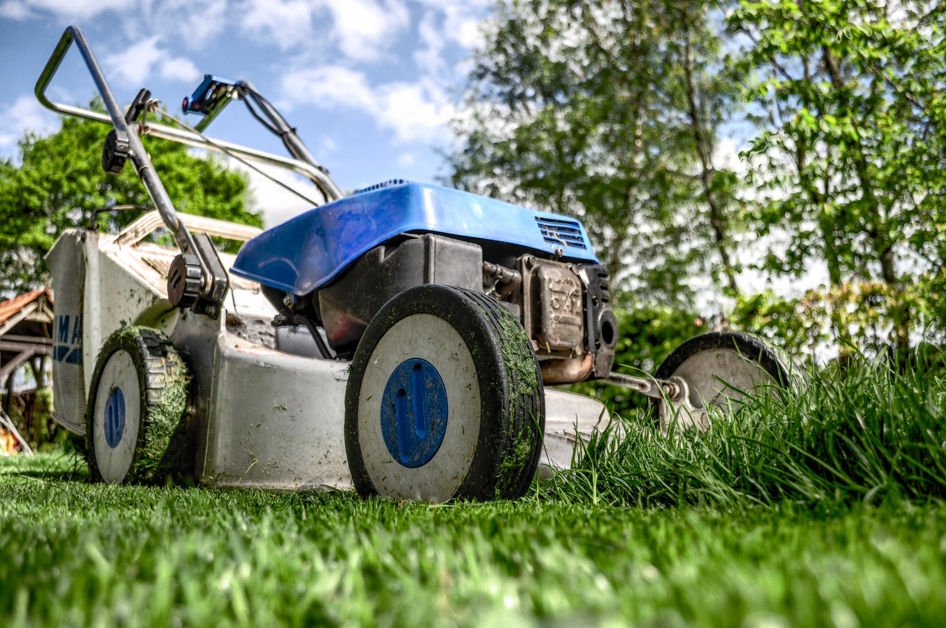 Best Self Propelled Lawn Mower Under $300